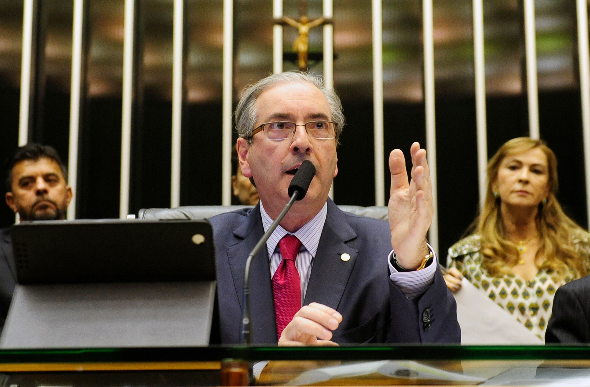 Você está visualizando atualmente Cunha acusa governo de tentar ‘calar e ‘retaliar’ sua atuação política