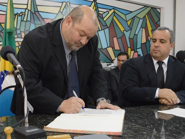 Você está visualizando atualmente Márcio Catão toma posse do cargo de prefeito de Teresópolis