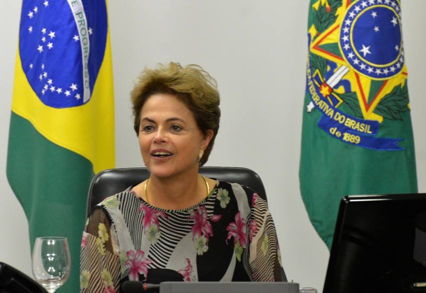 Você está visualizando atualmente Renúncia de Dilma já não é descartada por petistas