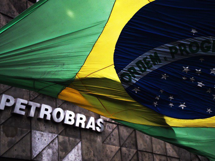 Você está visualizando atualmente Para cortar gastos, Petrobras considera reduzir jornalod_jornalda e salários