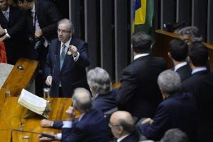 Leia mais sobre o artigo ‘Não vou renunciar a meu mandato, vou persistir’, diz Eduardo Cunha