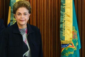 Leia mais sobre o artigo Dilma diz que não vai renunciar