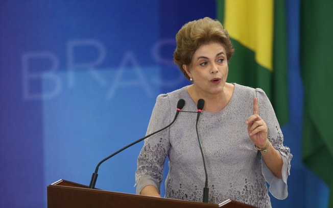 Você está visualizando atualmente Dilma dá cargos para tentar evitar afastamento de aliados do governo