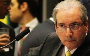 Leia mais sobre o artigo Para estimular atos, Cunha propõe votação do impeachment em Plenário no domingo