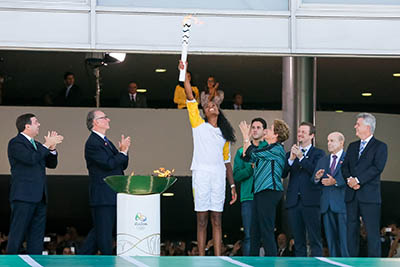 Você está visualizando atualmente Rio 2016: Dornelles participa, em Brasília, da cerimônia de chegada da chama olímpica ao país