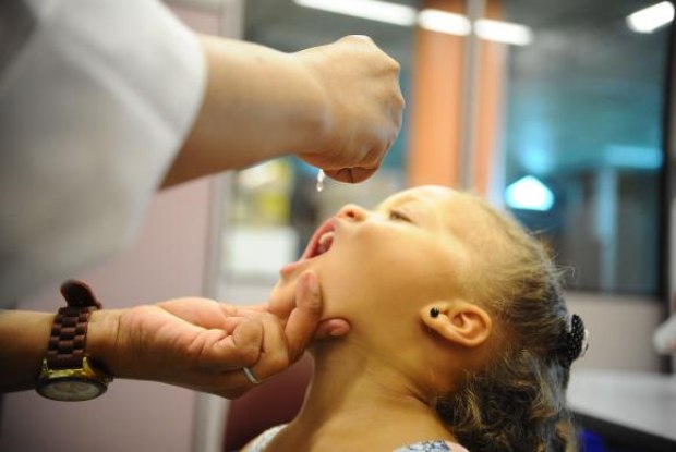 Você está visualizando atualmente Vacinação contra pólio começa em setembro com grupo reduzido