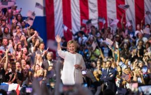 Leia mais sobre o artigo Obama exalta Hillary Clinton e refuta Trump em discurso na Convenção Democrata