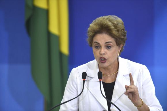 Você está visualizando atualmente Relatório do impeachment é fraude jurídica e política, diz Dilma