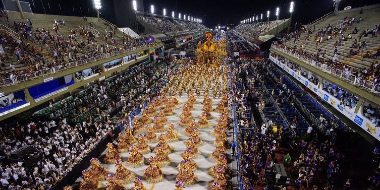 Você está visualizando atualmente Sambódromo será palco de desfile de grandes campeãs do Rio nesta segunda