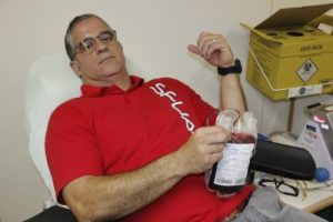 Leia mais sobre o artigo Bombeiros doam sangue como protesto pelo atraso de pagamento do Estado
