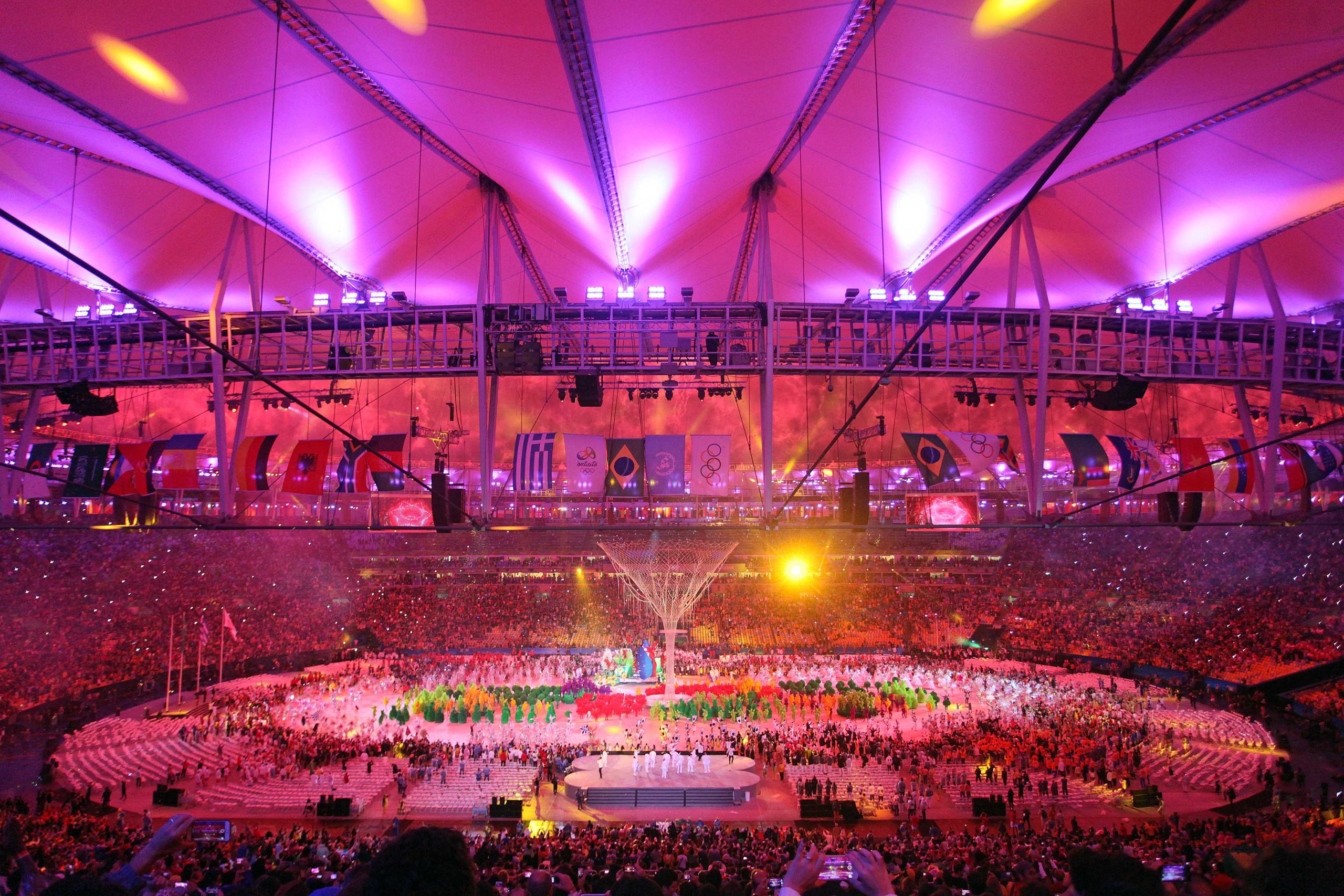 Você está visualizando atualmente Festa de encerramento das Olimpíadas é realizada no Maracanã