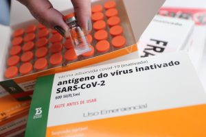 Leia mais sobre o artigo Secretaria de Saúde distribui nova remessa de vacinas contra Covid-19 aos 92 municípios