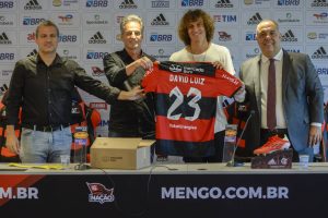 Leia mais sobre o artigo David Luiz é apresentado no Flamengo: “Um grande desafio da minha vida”