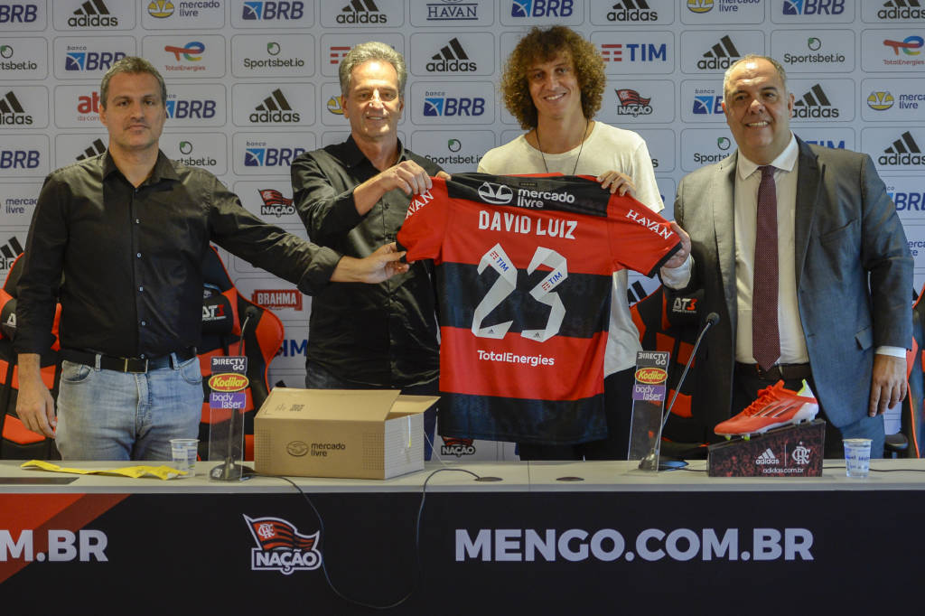 Você está visualizando atualmente David Luiz é apresentado no Flamengo: “Um grande desafio da minha vida”