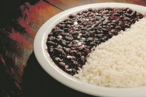 Leia mais sobre o artigo Preço do arroz e do feijão cai 4% no Estado do Rio após isenção do ICMS