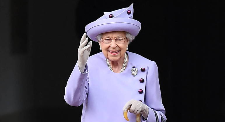 Você está visualizando atualmente Rainha Elizabeth 2ª morre, aos 96 anos, após sete décadas no trono do Reino Unido